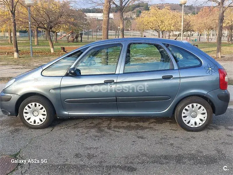 Usado Citroën Xsara Picasso Exclusive 92 CV (67 kW) 2006 Gris / plata Monovolumen