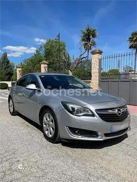 Usado Opel Insignia Selective 140 HP (102 kW) 2015 Cinzento Sedan
