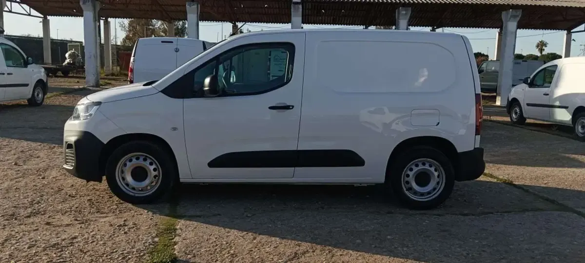 Usado Citroën Berlingo 131 CV (96 kW) 2020 Blanco Monovolumen