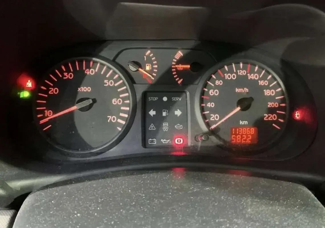 Usado Renault Clio II Expression 60 CV (44 kW) 2002 Gris Utilitario