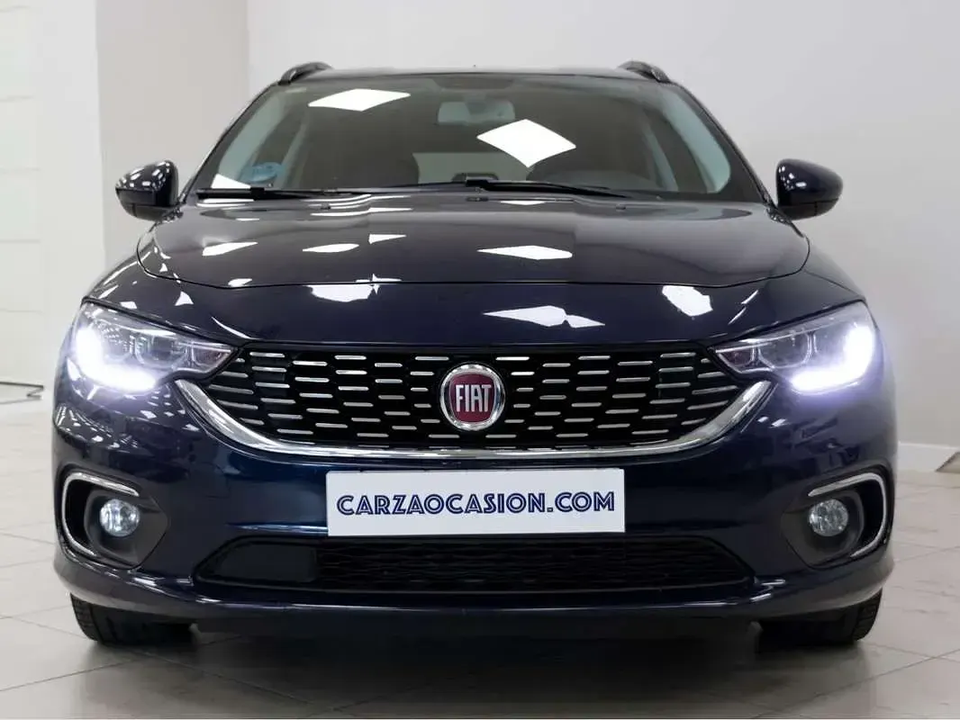 Usado Fiat Tipo Mirror 120 CV (88 kW) 2020 Azul Familiar