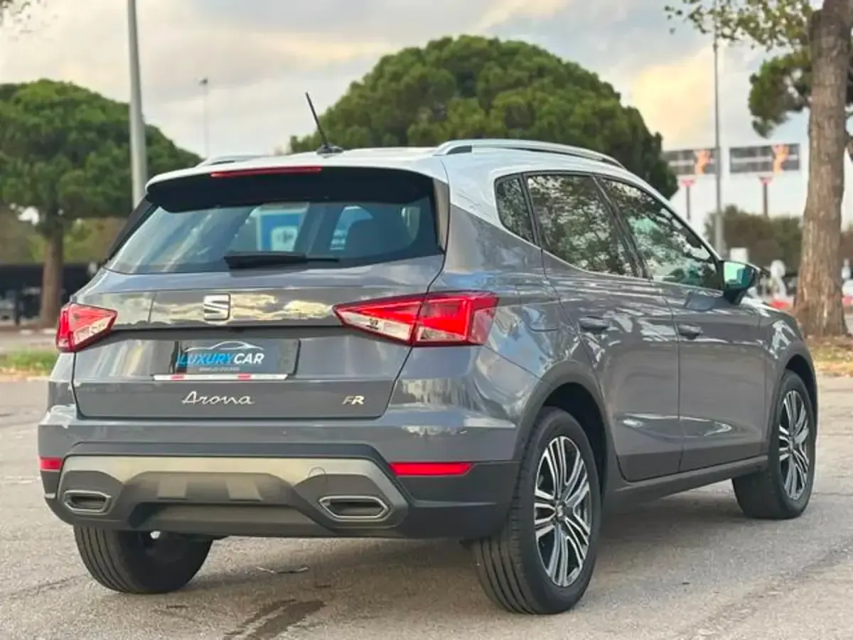 Usado Seat Arona FR 116 CV (85 kW) 2025 Gris SUV