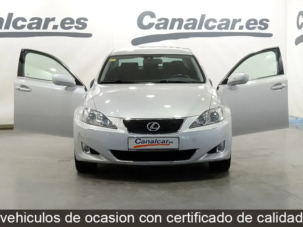 Usado Lexus IS220d President Line 177 CV (130 kW) 2009 Blanco Berlina