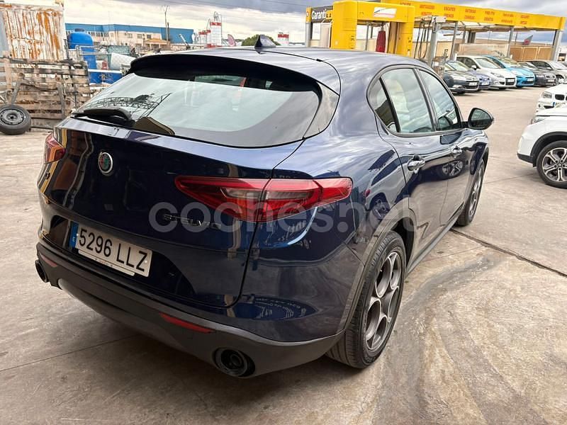 Usado Alfa Romeo Stelvio Sprint 190 CV (139 kW) 2020 Azul SUV