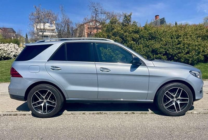 Usado Mercedes GLE350 272 CV (200 kW) 2021 Plateado SUV