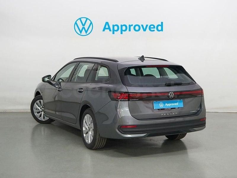 Usado VW Passat 204 CV (150 kW) 2024 Gris / plata Familiar
