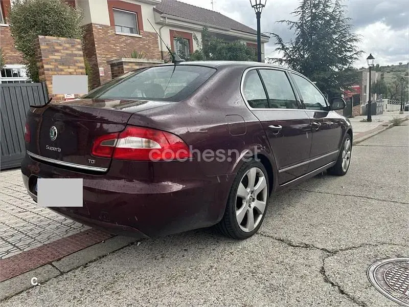 Usado Skoda Superb Elegance 140 CV (102 kW) 2009 Granate Berlina