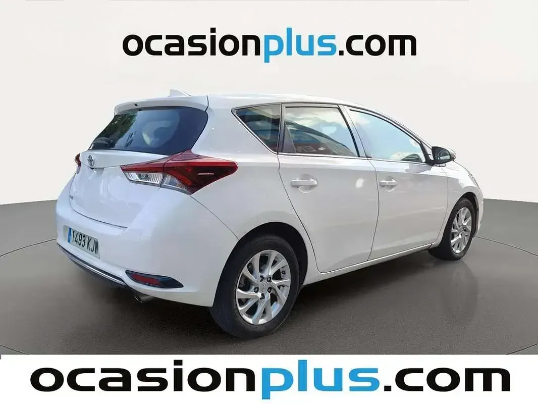 Usado Toyota Auris Active 116 CV (85 kW) 2018 Blanco Utilitario