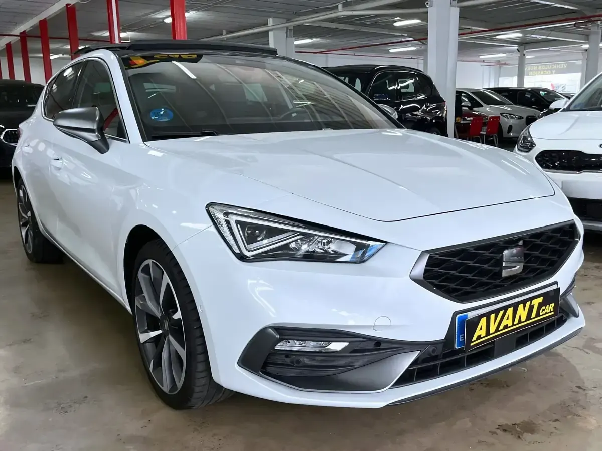 Usado Seat Leon FR 205 CV (150 kW) 2021 Blanco Berlina