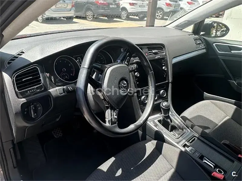 Usado VW Golf VII 115 CV (84 kW) 2018 Gris / plata Familiar