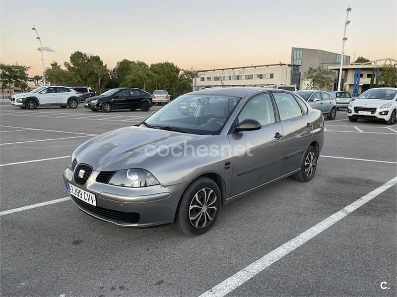 Usado Seat Cordoba Reference 100 CV (73 kW) 2004 Verde Berlina