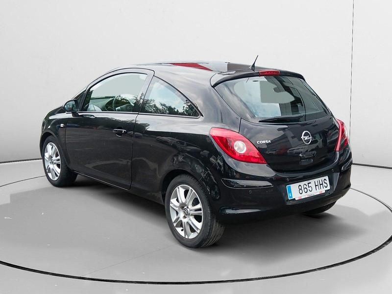 Usado Opel Corsa Essentia 86 CV (63 kW) 2011 Negro Utilitario