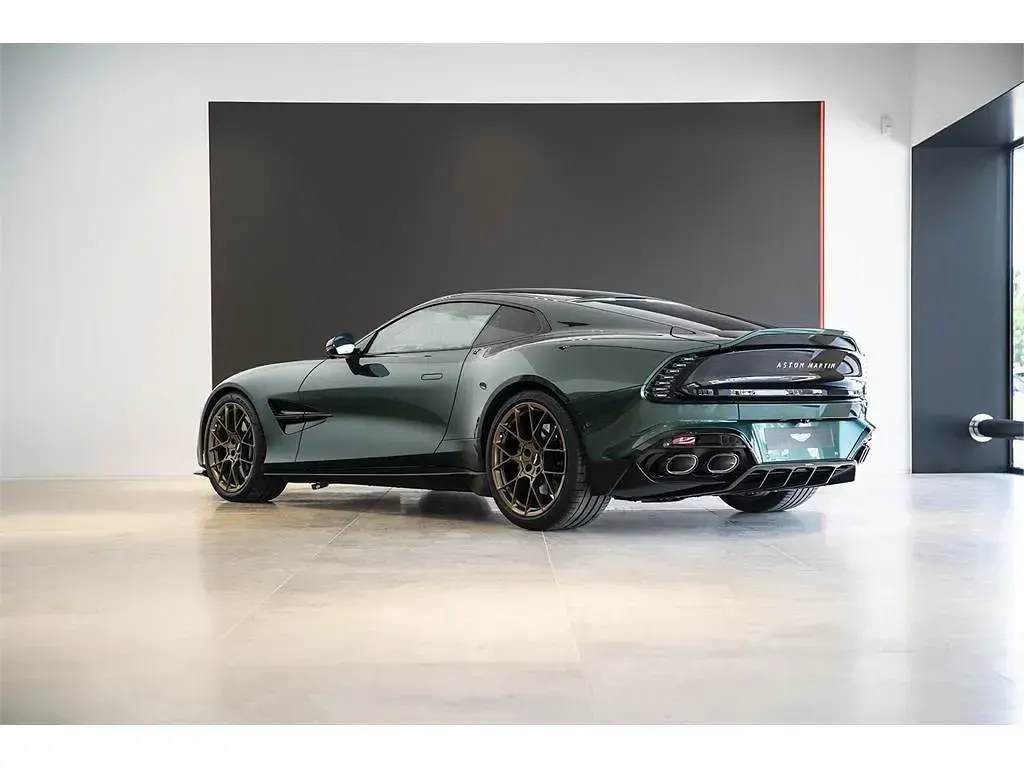 Nuevo Aston Martin Vanquish 835 CV (614 kW) 2025 Malachite green