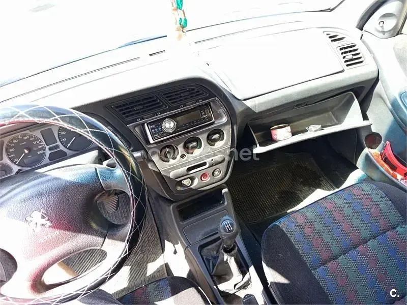Usado Peugeot 306 100 CV (73 kW) 1999 Azul Familiar