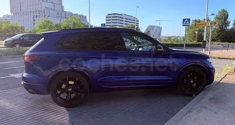 Käytetty VW Touareg R 462 HP (339 kW) 2024 Sininen Katumaasturi