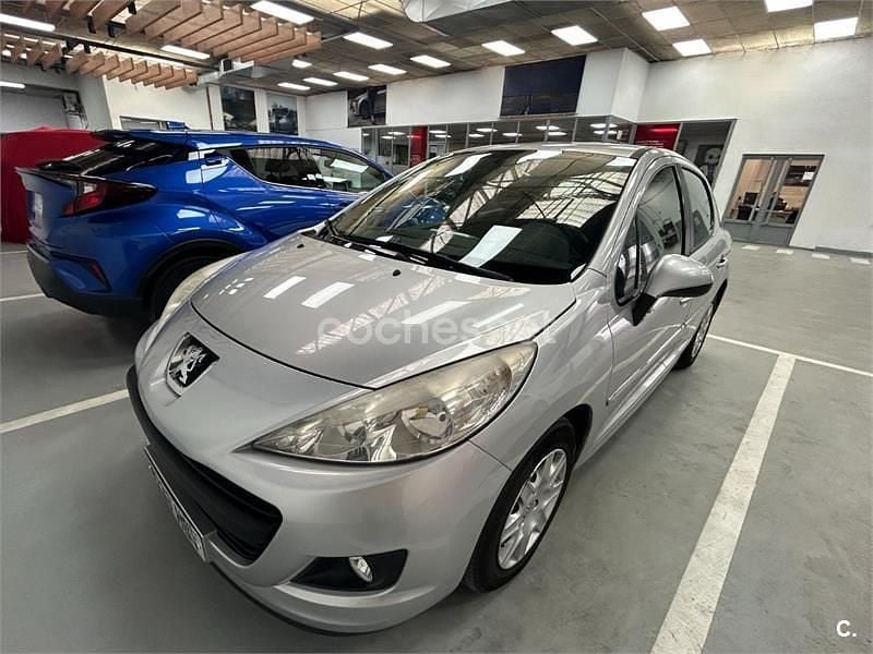 Usado Peugeot 207 Business-Line 75 CV (55 kW) 2011 Gris / plata Berlina