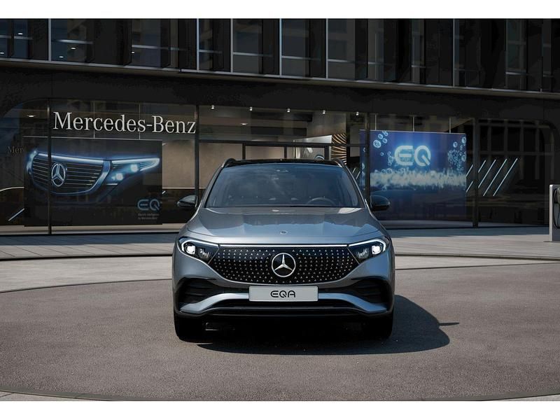 Usado Mercedes EQA250+ AMG 139 kW (190 CV) 2025 Plateado SUV