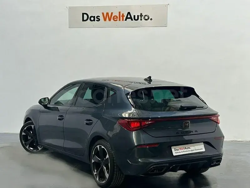 Usado Cupra Leon 150 CV (110 kW) 2023 Gris / plata Berlina