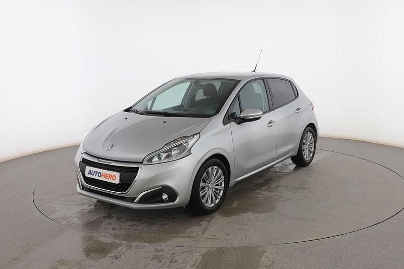 Usado Peugeot 208 Style 100 CV (73 kW) 2017 Gris Utilitario