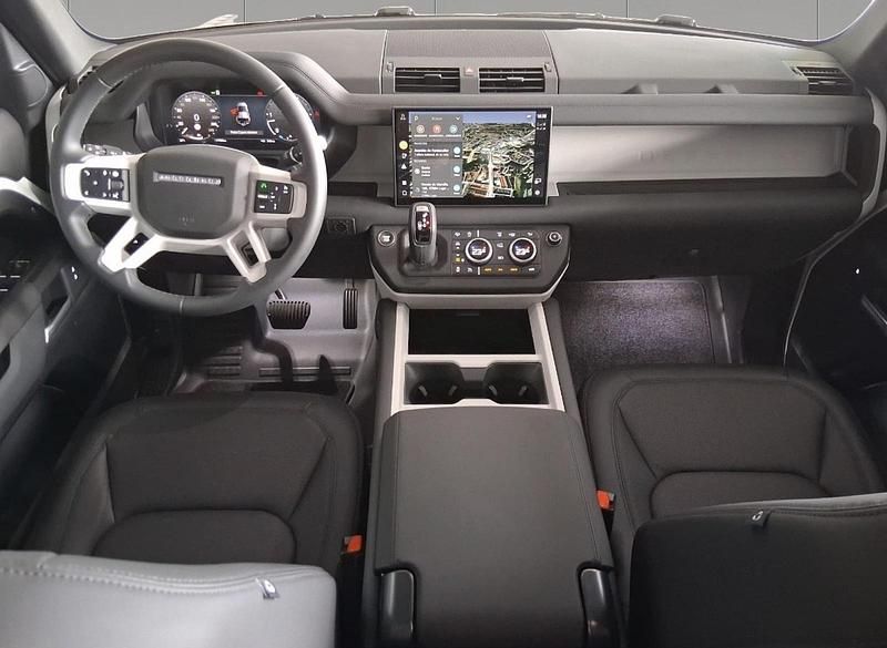Używany Land Rover Defender S 249 KM (183 kW) 2024 Biały SUV