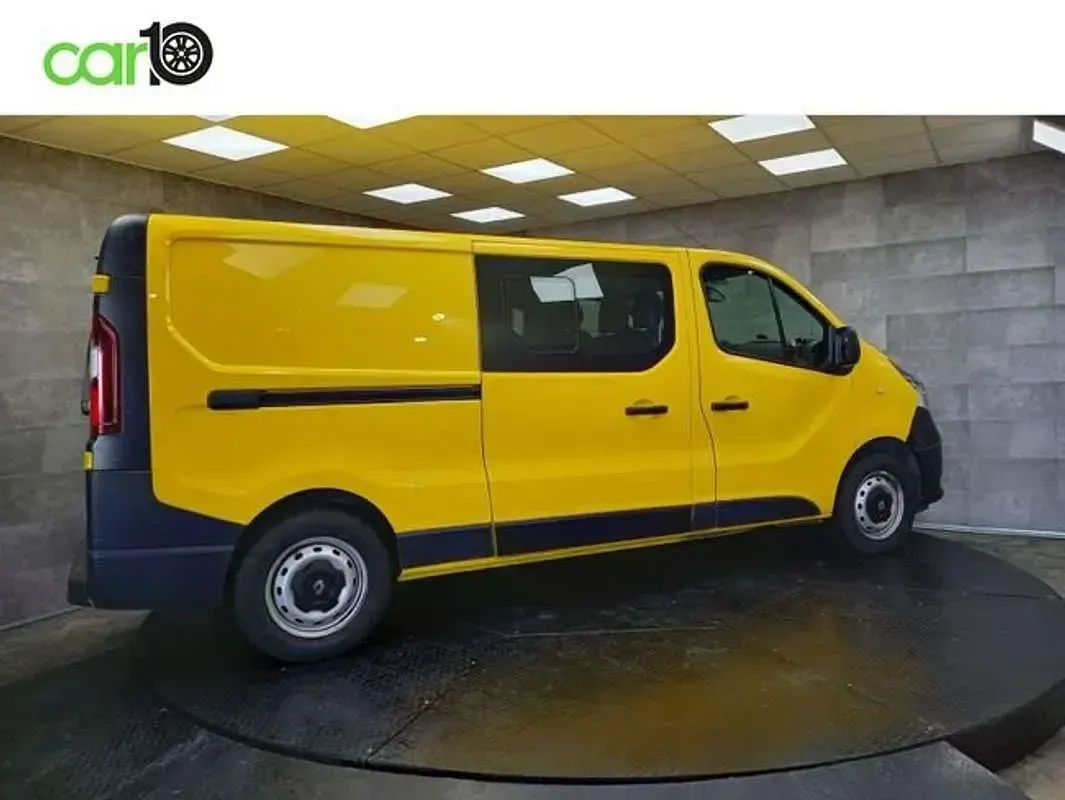 Usado Renault Trafic 95 CV (69 kW) 2019 Amarillo Monovolumen