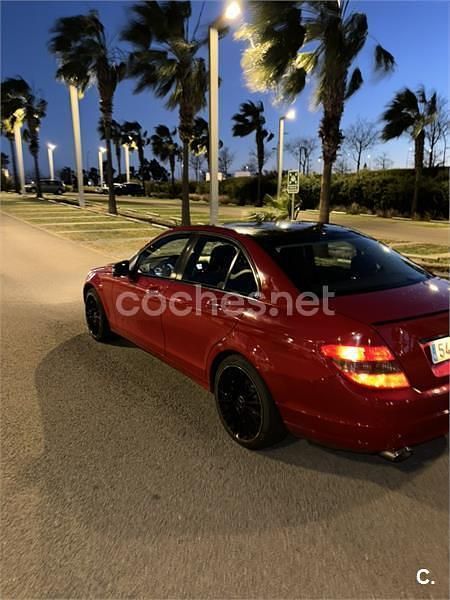 Käytetty Mercedes C220 Avantgarde 170 HP (125 kW) 2010 Punainen Sedan