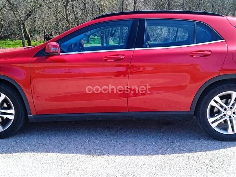 Usado Mercedes GLA200 Style 136 CV (100 kW) 2016 Rojo SUV