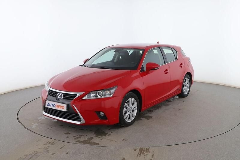 Usado Lexus CT200h 136 CV (100 kW) 2015 Rojo Utilitario