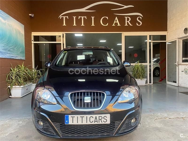 Usado Seat Altea XL Reference 105 CV (77 kW) 2013 Negro Monovolumen