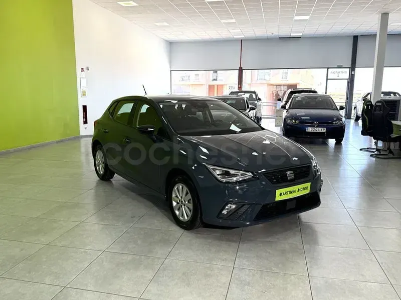 Usado Seat Ibiza Style Plus 95 CV (69 kW) 2025 Gris / plata Utilitario