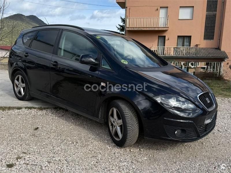 Usado Seat Altea XL Ecomotive 105 CV (77 kW) 2010 Negro Monovolumen