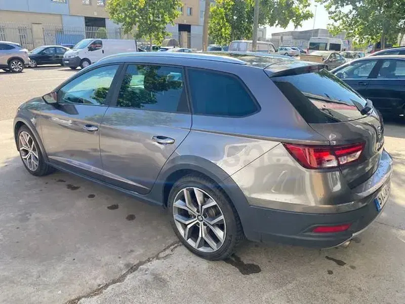 Usado Seat Leon 180 CV (132 kW) 2015 Gris / plata Familiar