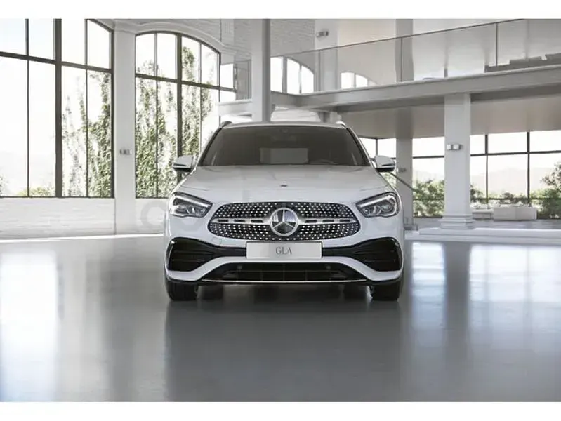 Usado Mercedes GLA200 AMG line 150 CV (110 kW) 2022 Blanco polar  pintura unicolor SUV