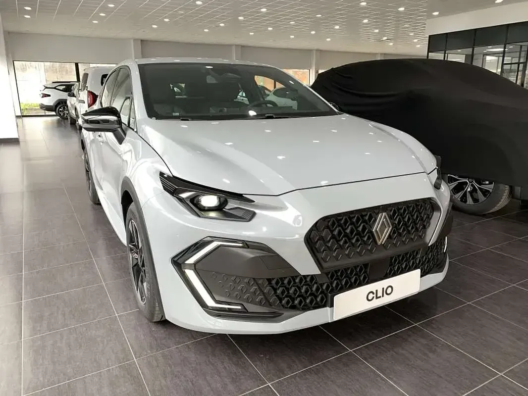 Nuevo Renault Clio Evolution 114 CV (83 kW) 2026 Gris Utilitario
