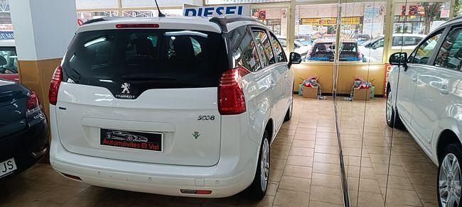 Usado Peugeot 5008 Active 119 CV (87 kW) 2014 Blanco Monovolumen