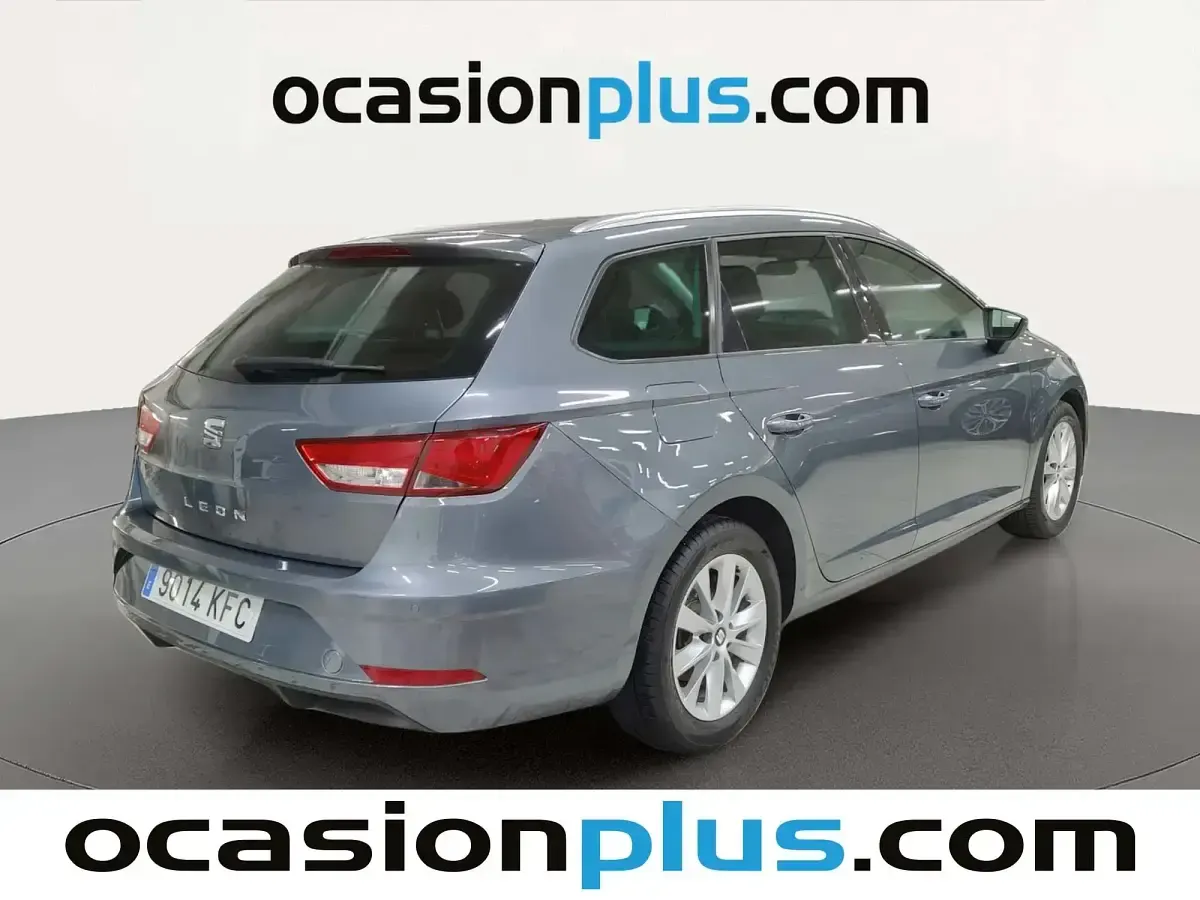 Usado Seat Leon Style Plus 115 CV (84 kW) 2017 Gris Familiar
