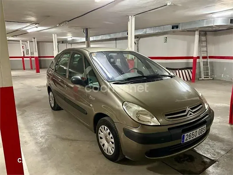Usado Citroën Xsara Picasso 110 CV (80 kW) 2008 Beige Monovolumen
