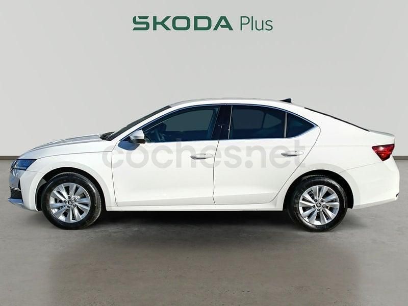 Usado Skoda Octavia Selection 116 CV (85 kW) 2025 Blanco Berlina