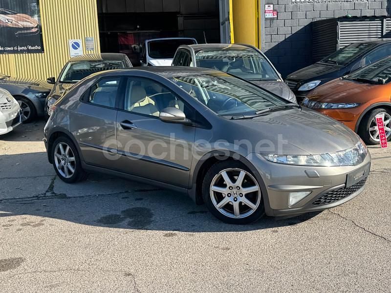 Beige Usado 2007 Honda Civic Comfort Berlina | 6800 € (Precio justo) - Imagen 1/4