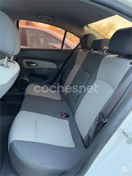 Usado Chevrolet Cruze LS 125 CV (91 kW) 2010 Blanco Berlina