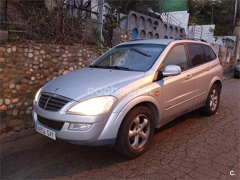 Gris / plata Usado 2010 Ssangyong (KGM) Kyron SUV | 7000 € (Precio justo) - Imagen 1/2