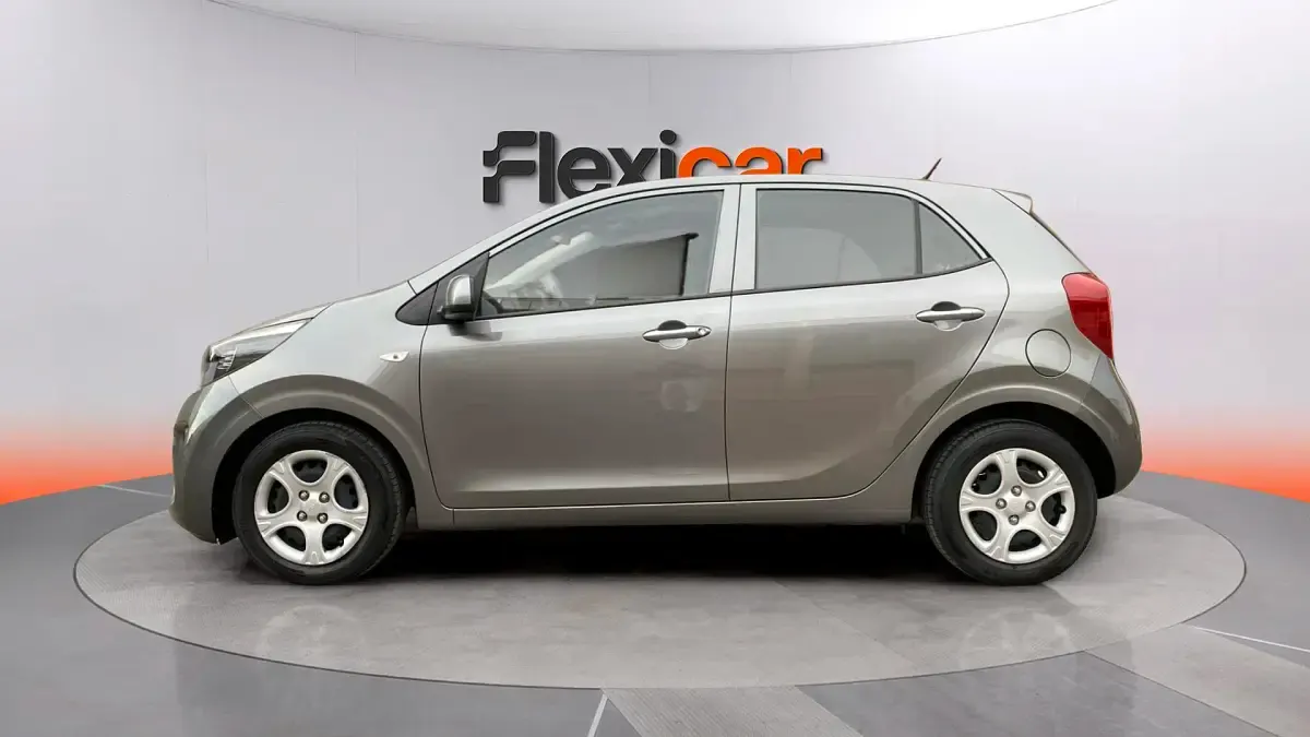 Usado Kia Picanto 67 CV (49 kW) 2023 Gris Utilitario