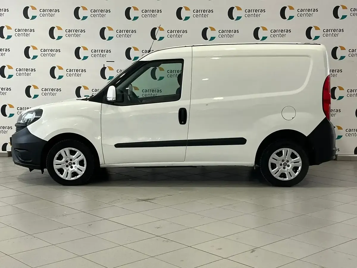 Usado Fiat Doblò 95 CV (69 kW) 2021 Blanco Monovolumen