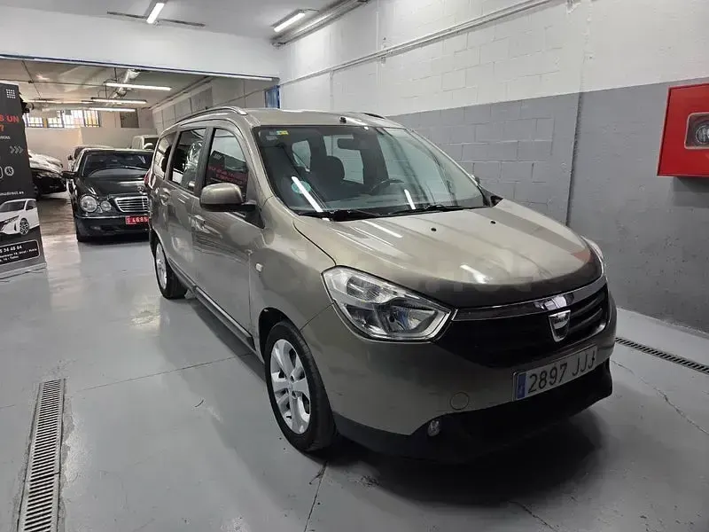 Usado Dacia Lodgy Ambiance 107 CV (78 kW) 2015 Beige Monovolumen