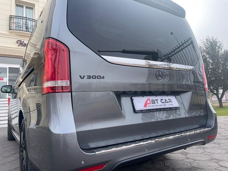 Usado Mercedes V300 Avantgarde 239 CV (175 kW) 2021 Gris / plata Monovolumen