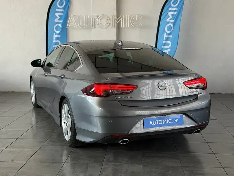 Usado Opel Insignia Excellence 260 CV (191 kW) 2017 Gris / plata Berlina