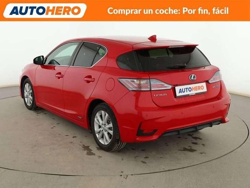 Usado Lexus CT200h 136 CV (100 kW) 2015 Rojo Utilitario
