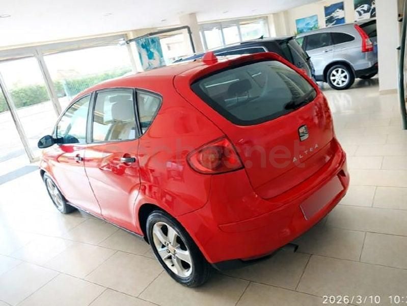 Usado Seat Altea Reference 102 CV (75 kW) 2006 Rojo Monovolumen
