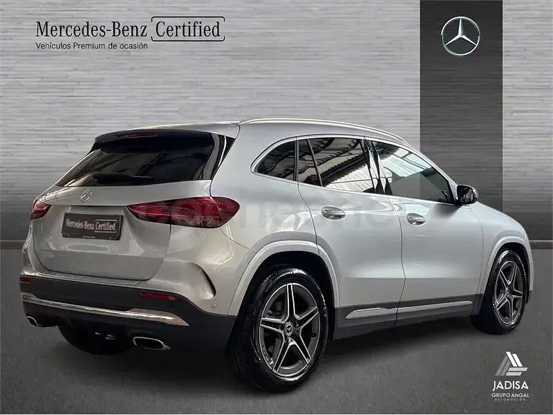 Usado Mercedes GLA200 163 CV (119 kW) 2025 Gris / plata SUV