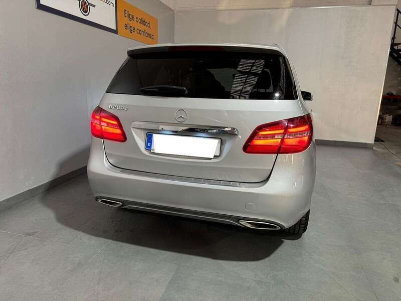 Usado Mercedes B200 136 CV (100 kW) 2017 Plateado Monovolumen